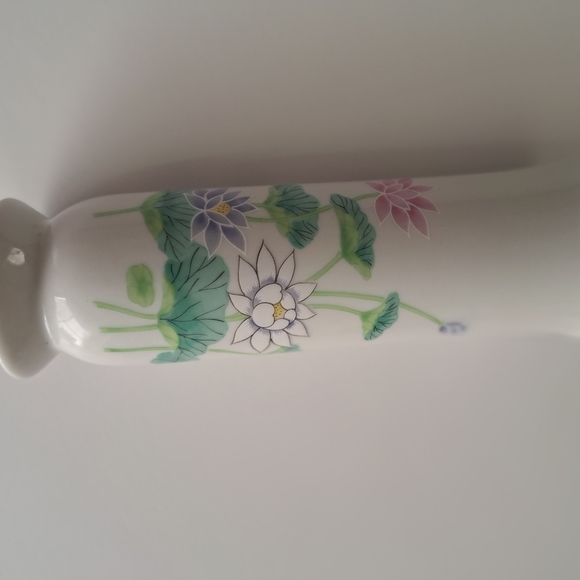 A vase sized 6.75" by 2.125". A dainty Japanese vase by Lotus Garden Alegiri - Picture 2 of 4